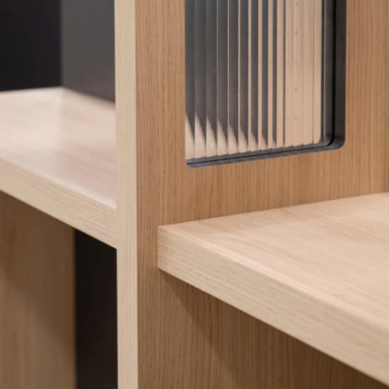 Détail du mobilier sur mesure en bois de la Pharmacie Centrale de Rumilly